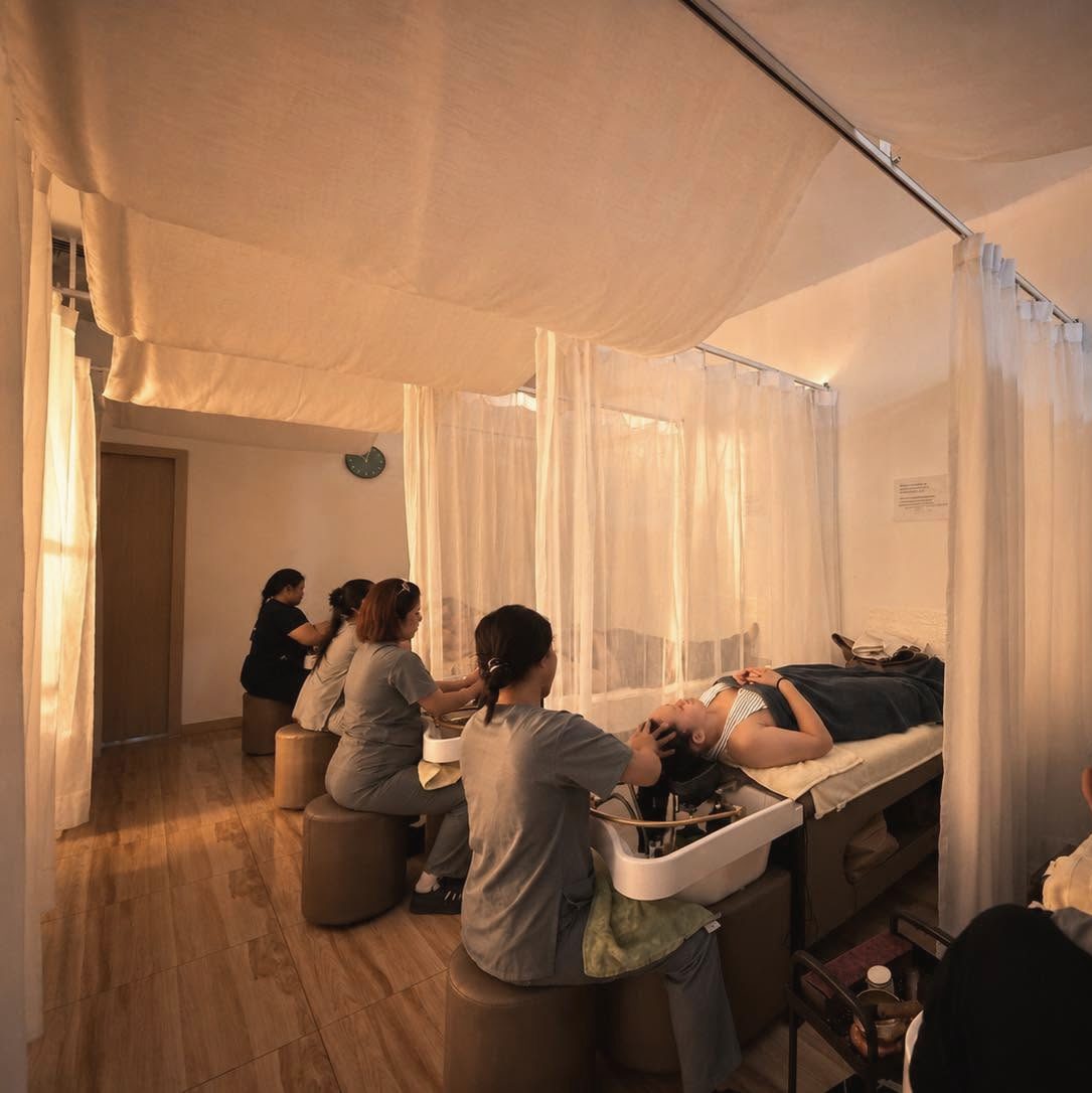 Guests relaxing in the Dharin head spa room