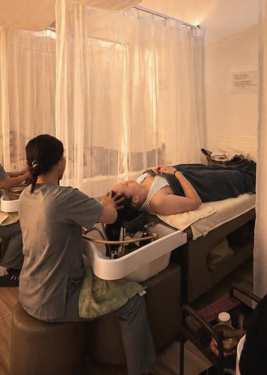 A Dharin therapist giving a head spa massage